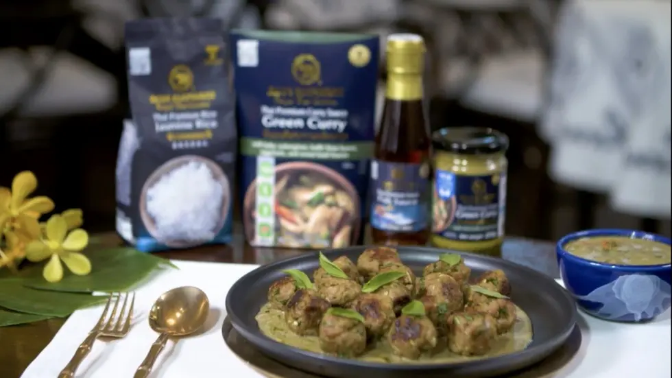 Green curry meatballs