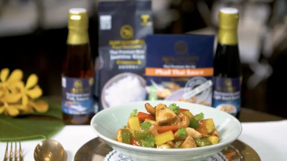 Stir-fry chicken cashew pineapple
